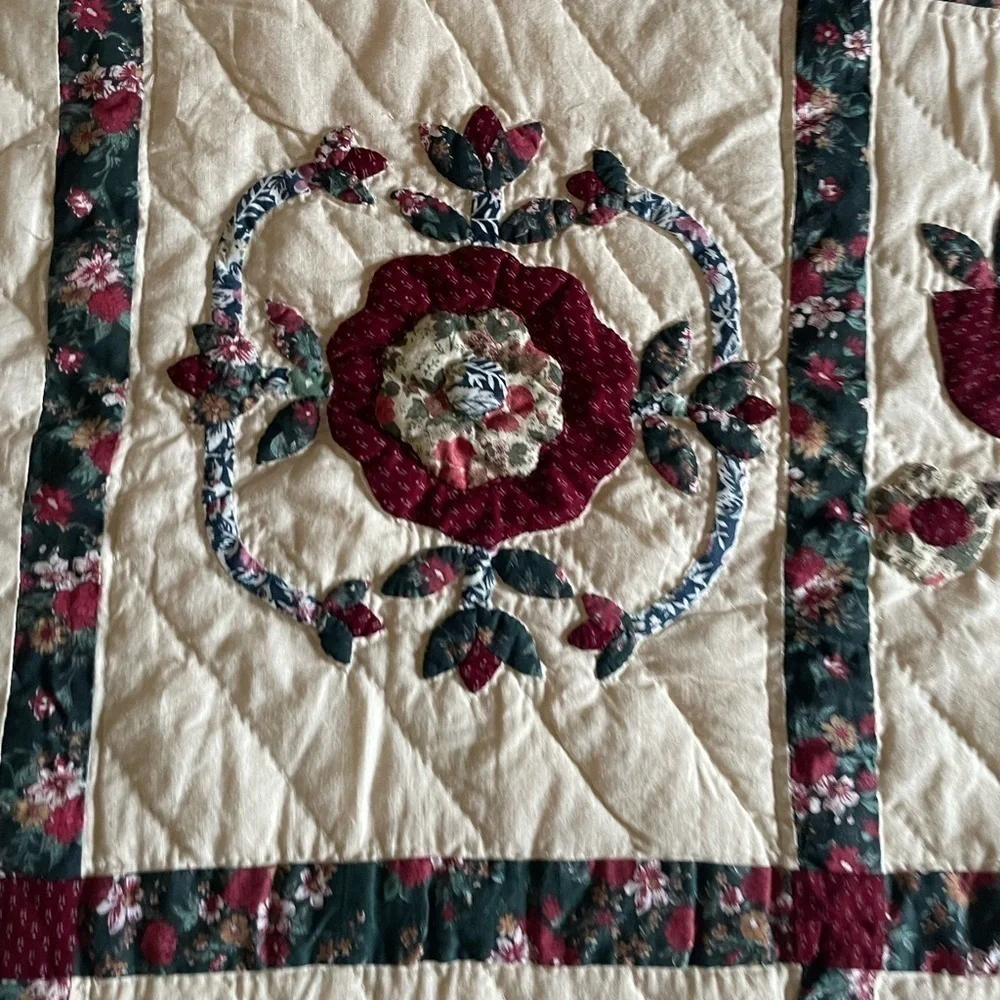 Vintage handmade quilt 64” x 88” Twin